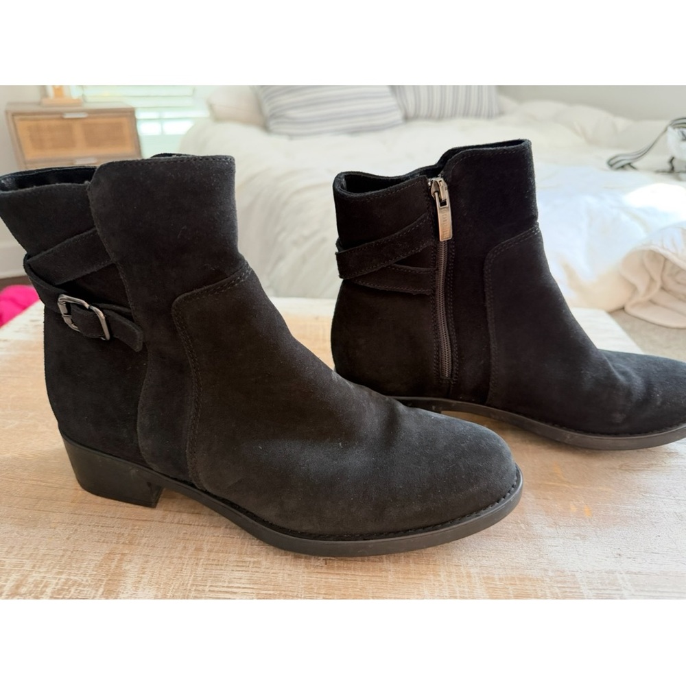 La CANADIENNE waterproof Black Ankle Booties